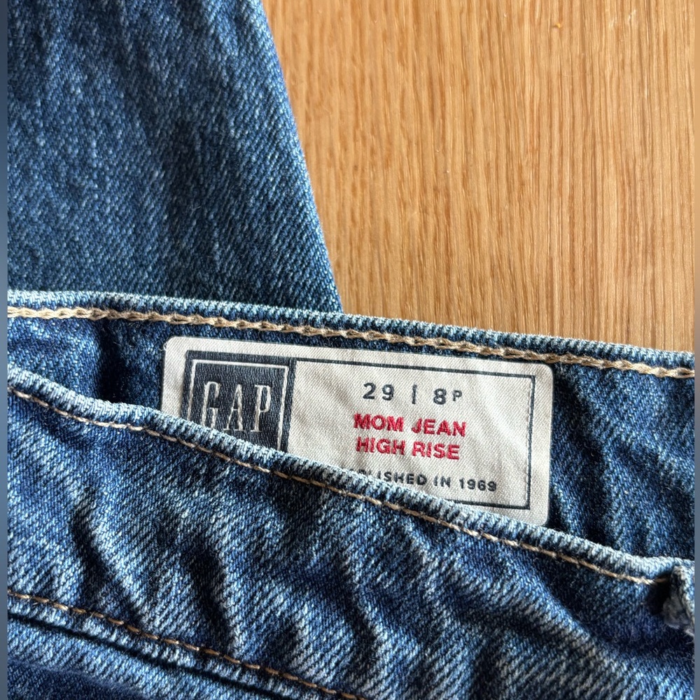 Gap Women’s High Rise Mom Jeans